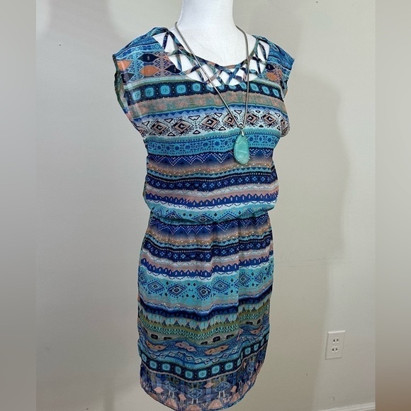 City Triangle’s sz sm dress in an abstract design. Sheer fabric with a lining - Picture 1 of 13